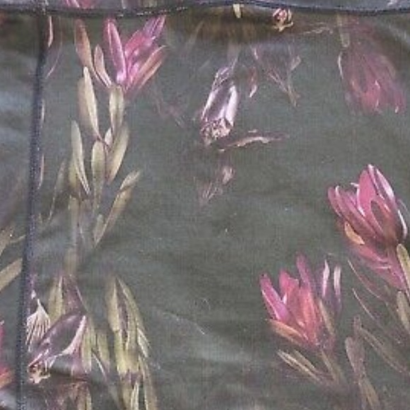 Lululemon Scoop Neck Tank - Picture 6 of 10